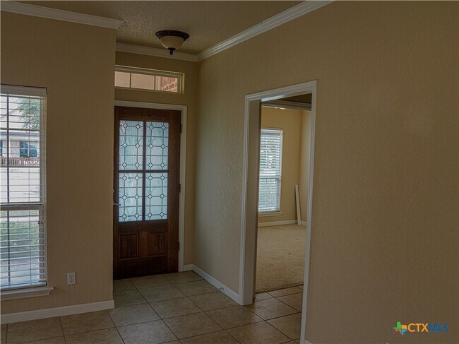 Building Photo - 1651 Hanz Dr