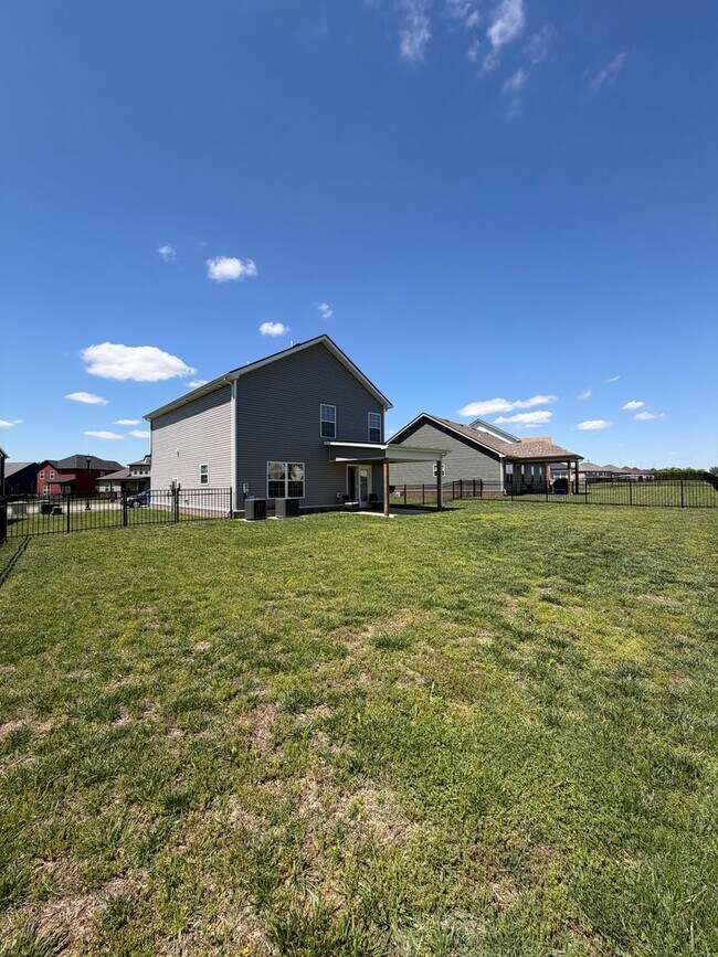 Building Photo - 3 Bedroom 2 1/2 Bath Home For Rent Near Post!