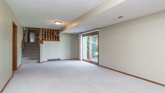 Building Photo - MULTI-LEVEL 3 BD, 2 BA HOUSE WITH FENCED IN YARD, DOUBLE ATTACHED GARAGE, SHED, MURPHY BED, 3 FAM...