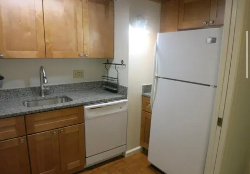 Building Photo - 420 1/2 N Saint Asaph St