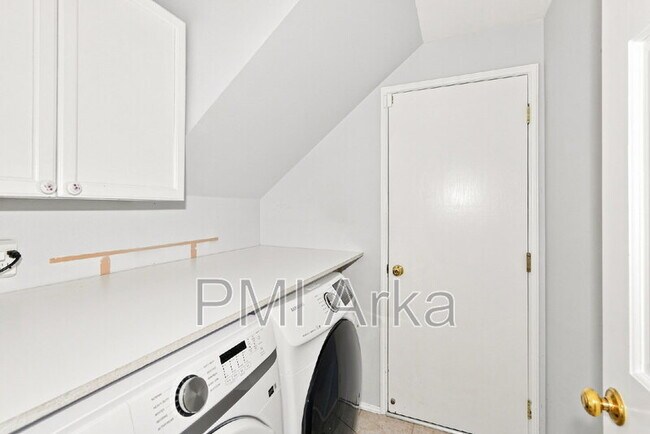 Building Photo - 23408 NE 29th Pl