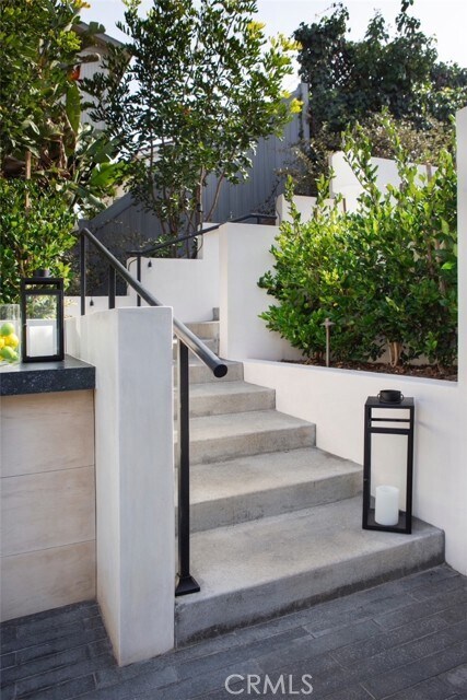 Building Photo - 27 N La Senda Dr