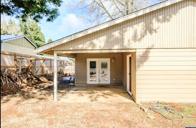 Building Photo - 1420 Cunningham Ln S