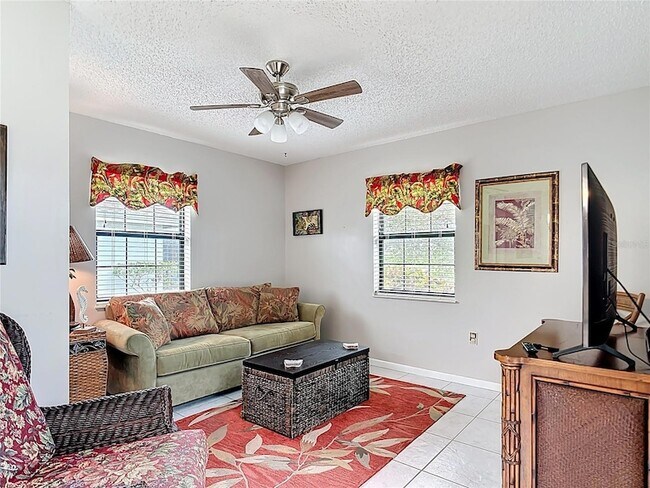 Building Photo - 290 Rotonda Cir