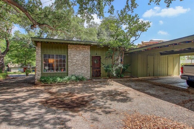 Building Photo - 3317 S Oak Dr