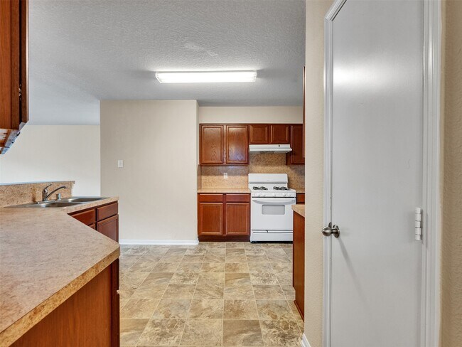 Building Photo - 5018 Blue Spruce Hill St