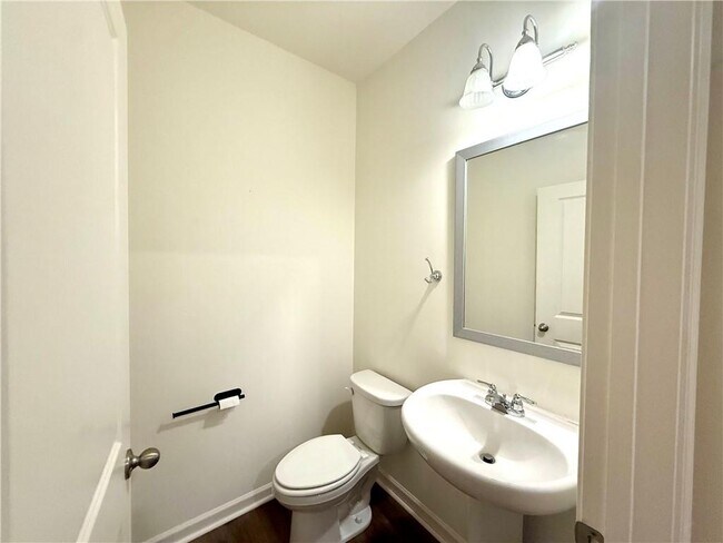 Building Photo - 119 Pond Ct