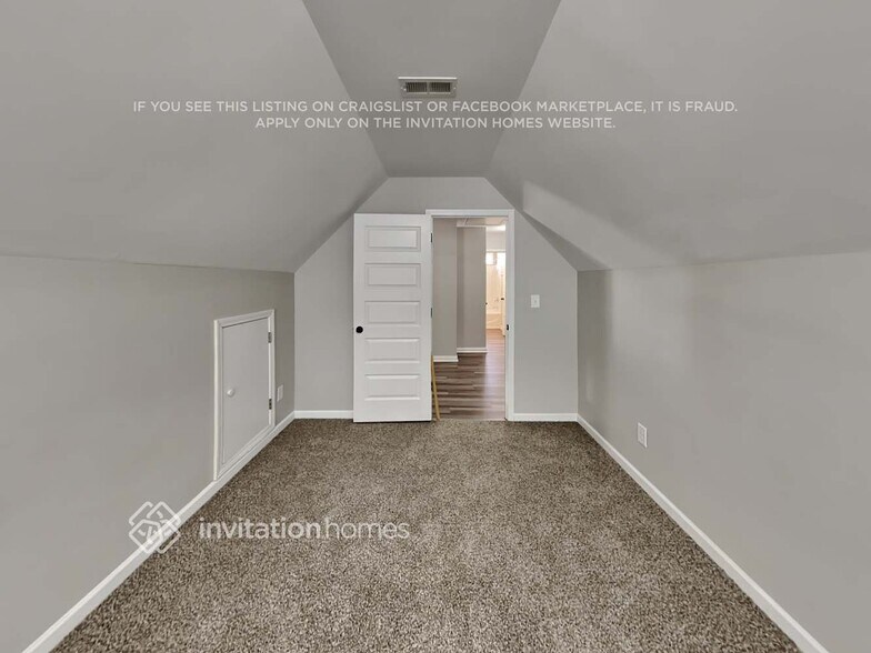 Building Photo - 237 Haywood Ln