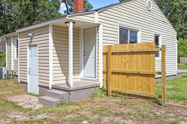 Building Photo - 103 Robin Rd