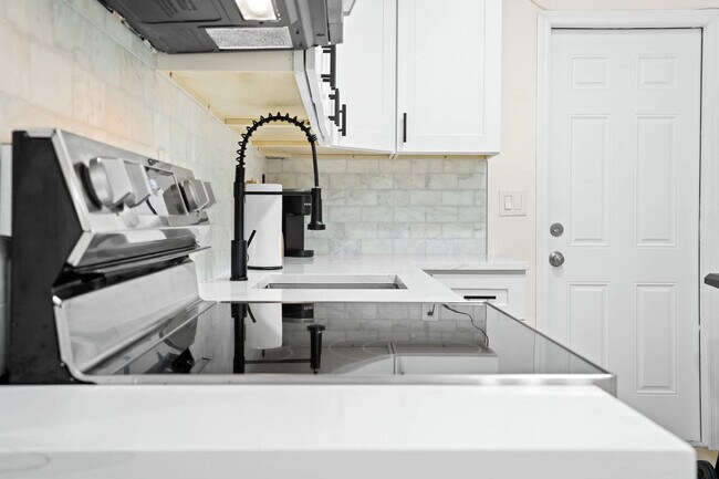 Building Photo - 4603 N Ocean Blvd