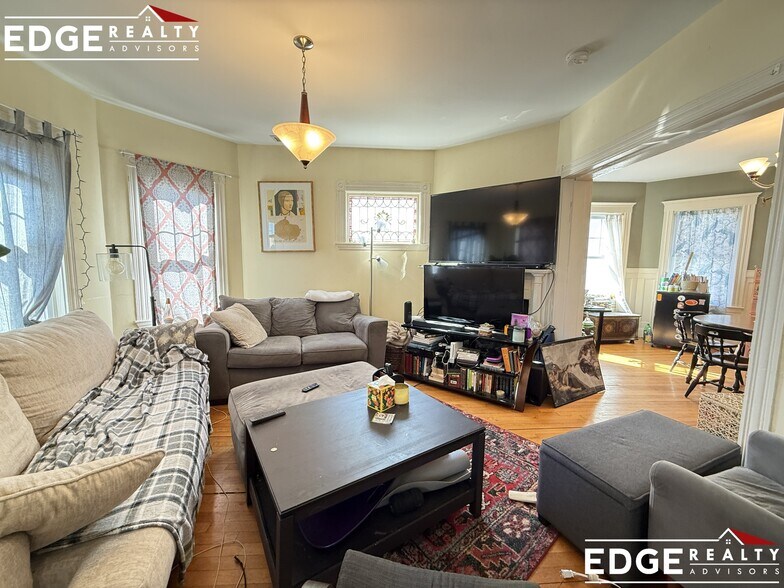 Building Photo - 22 Burton St