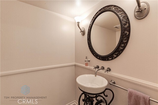 Building Photo - 1133 Golden Springs Dr