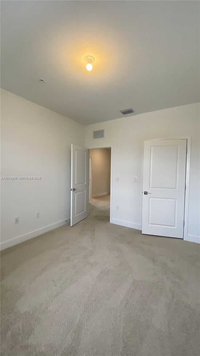 Building Photo - 125 SW 171st Wy