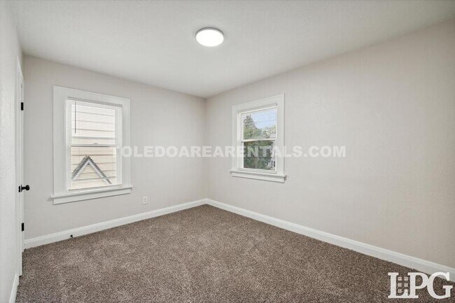 Building Photo - 3606 Revere Dr