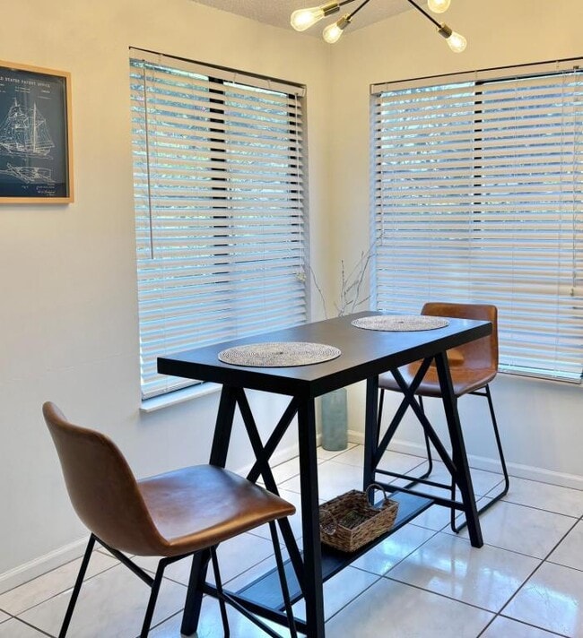 Building Photo - 1626 Lara St NE