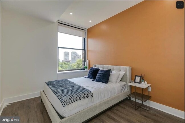 Building Photo - 150 S Independence Mall W