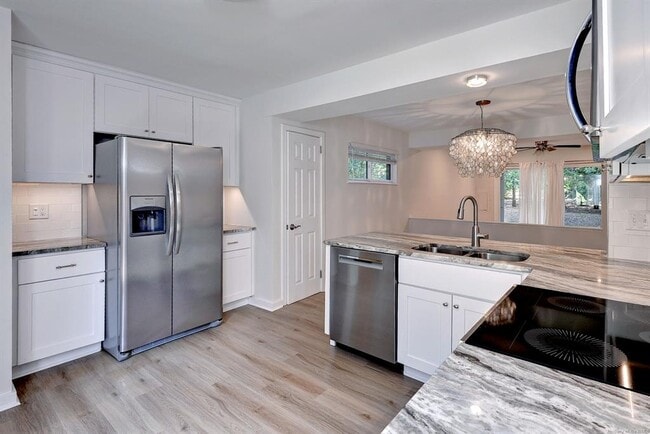 Building Photo - 106 Harrops Glen