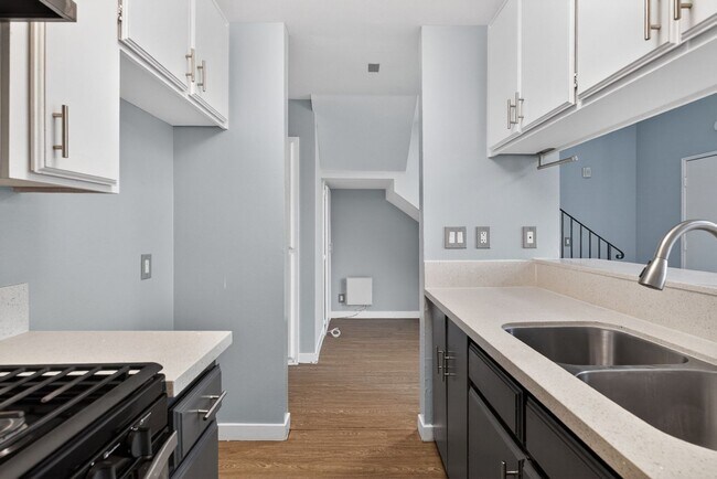 Interior Photo - 533 E 11th Street