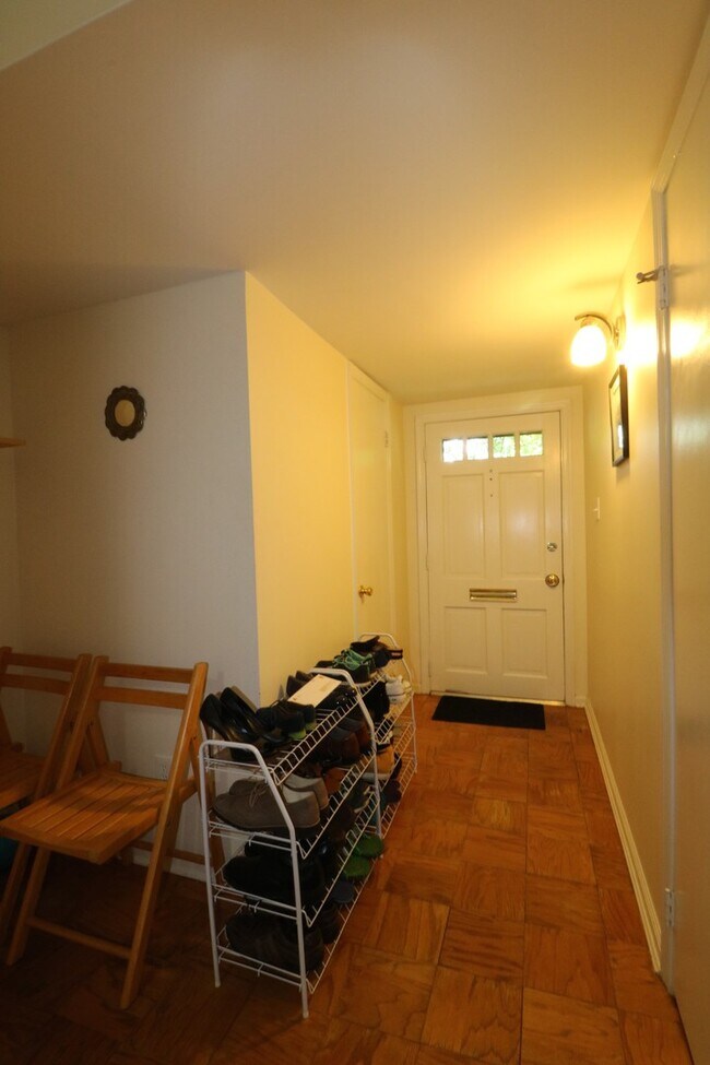 Building Photo - COMING SOON - 4Bed/2.5Bath Raised Rambler in Bannockburn near Glen Echo Park!