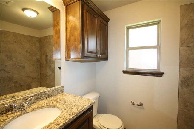 Building Photo - 13924 Northwood Village Dr