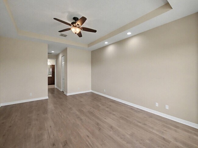 Building Photo - 12115 SW Bennington Cir