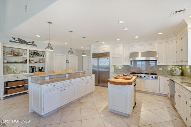 Building Photo - 233 Beach Front