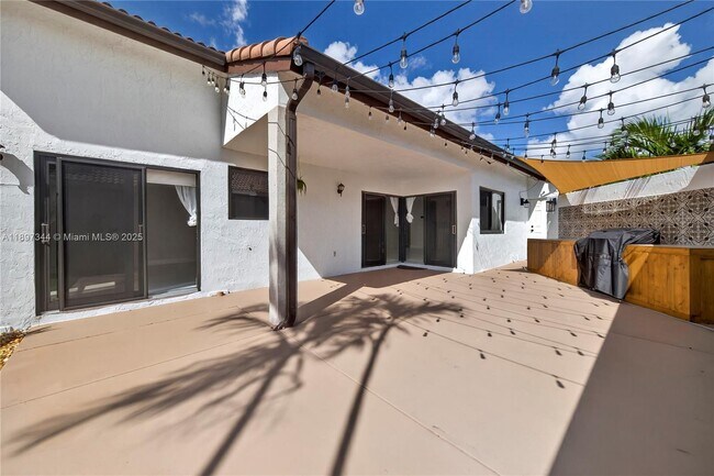 Building Photo - 15140 Bristol Ln