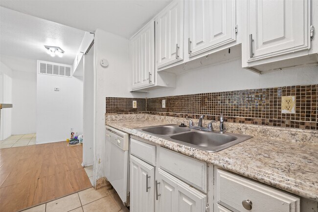 Building Photo - 6001 Reims Rd