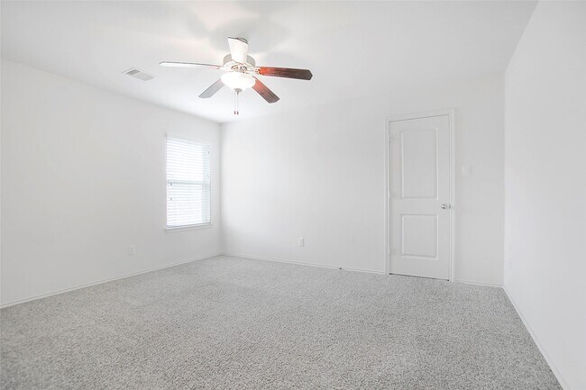 Building Photo - 166 Meadow Grove Dr