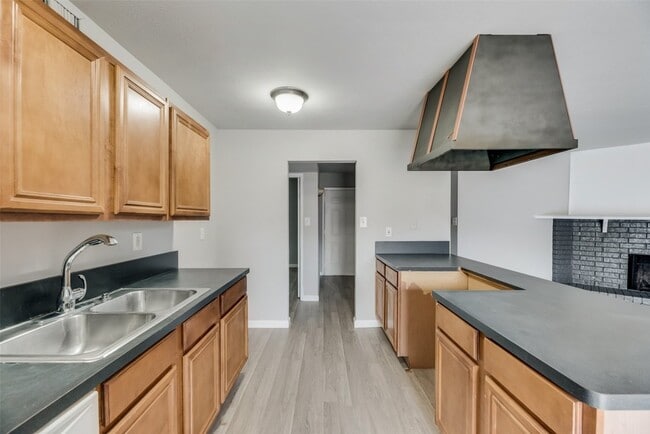 Building Photo - 713 Sunny Slope Dr