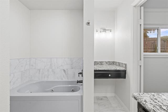 Building Photo - 2909 Conejos Dr