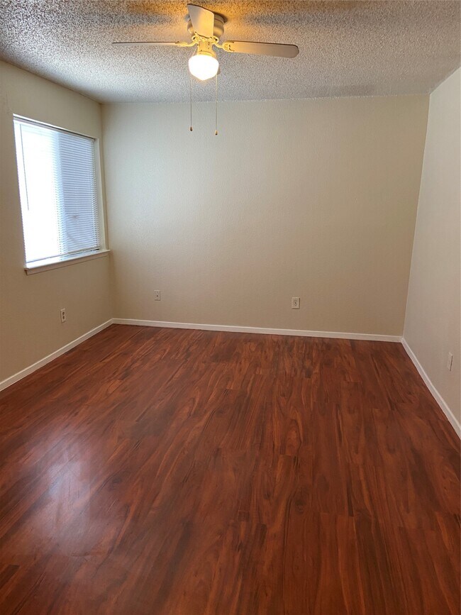 Building Photo - 13037 Leader St