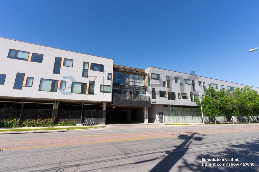 Building Photo - 2002 E 7th St