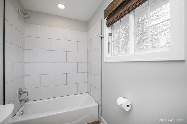 Building Photo - 1623 Southampton Ct