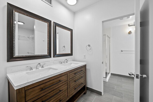 Building Photo - Central Cheery Creek Two Bed, Two Bath for rent.  Location, Location , Location