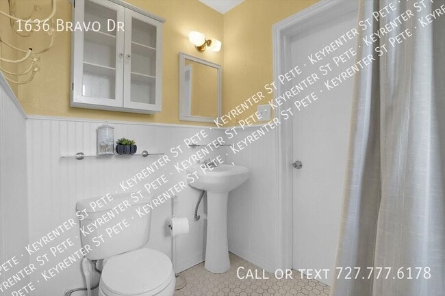 Building Photo - 1636 Bravo Dr