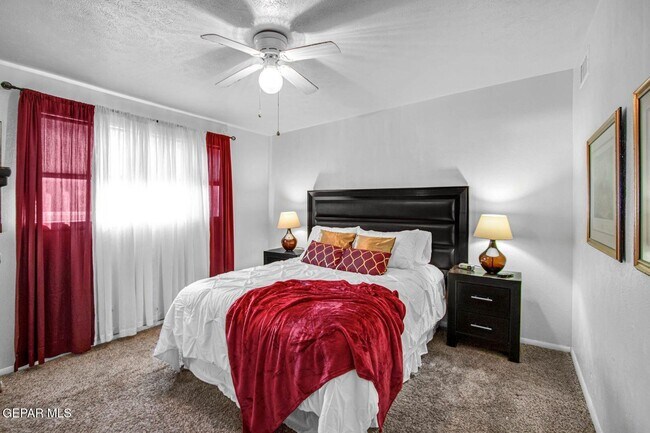 Building Photo - 10037 Kenworthy St