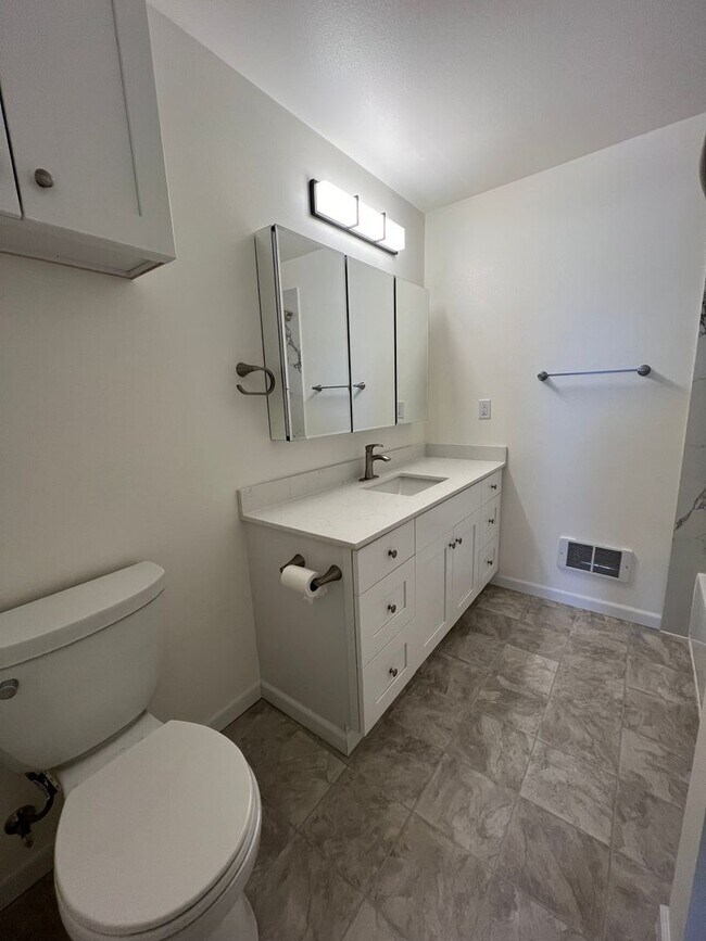 Building Photo - Newly Renovated 1-Bedroom Apartment in the Heart of Everett