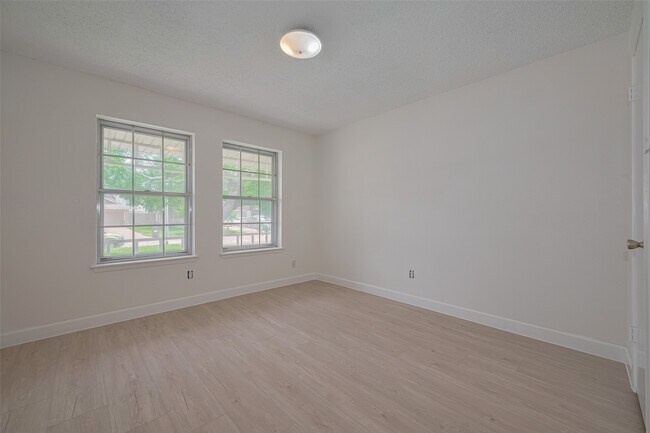Building Photo - 15934 Barbarossa Dr