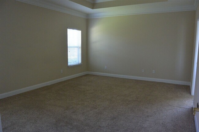 Building Photo - 100 Sea Garden Ct