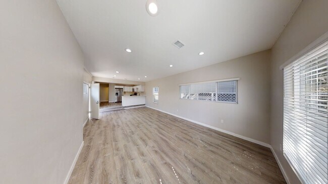 Building Photo - 5336 E Falls View Dr