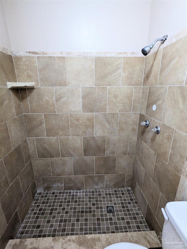 Building Photo - 9 Gentian Dr