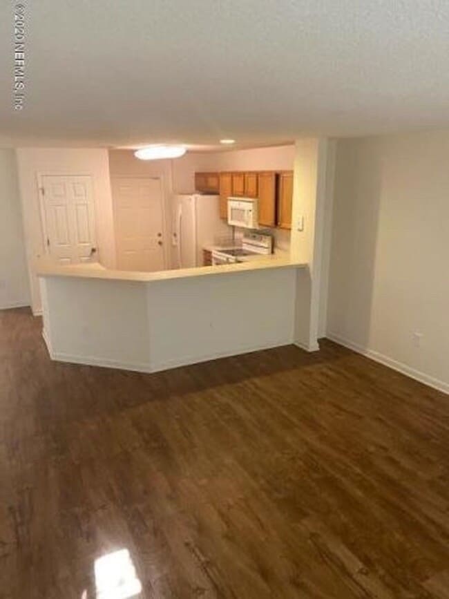 Building Photo - Move in ready 3/2.5 Condo available NOW