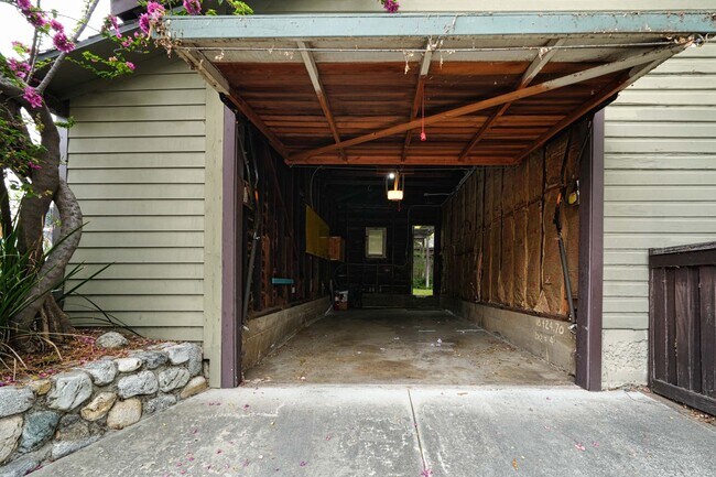 Building Photo - COMING SOON!!! BEAUTIFUL HISTORIC HOME LOC...