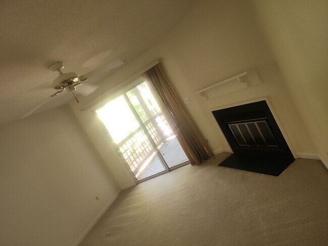 Building Photo - 4100 Sedgewood Dr