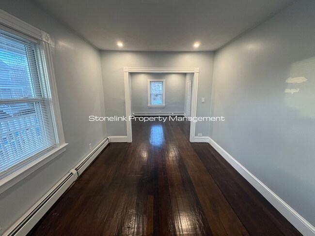 Building Photo - 27 Ferncliff Ave