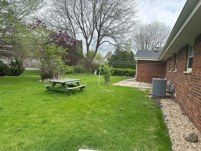 Building Photo - Beautifully Remodeled 3-Bedroom Home with ...