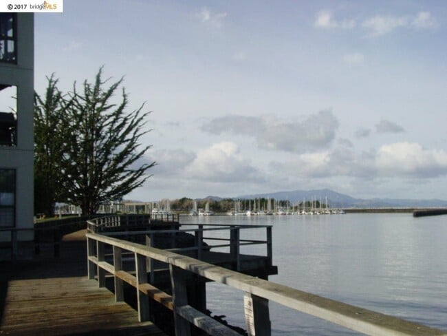 Building Photo - Lovely upgraded studio condo with resort-like amenities at desirable Watergate by the bay!