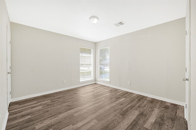 Building Photo - 3718 Simsbrook Dr