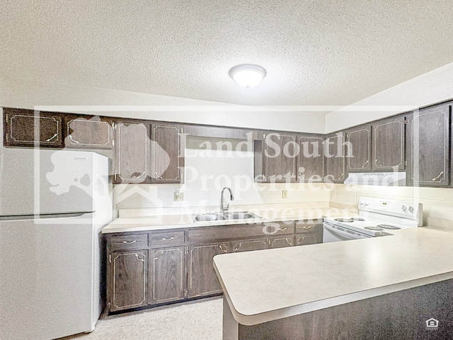 Building Photo - 815 W Carole St